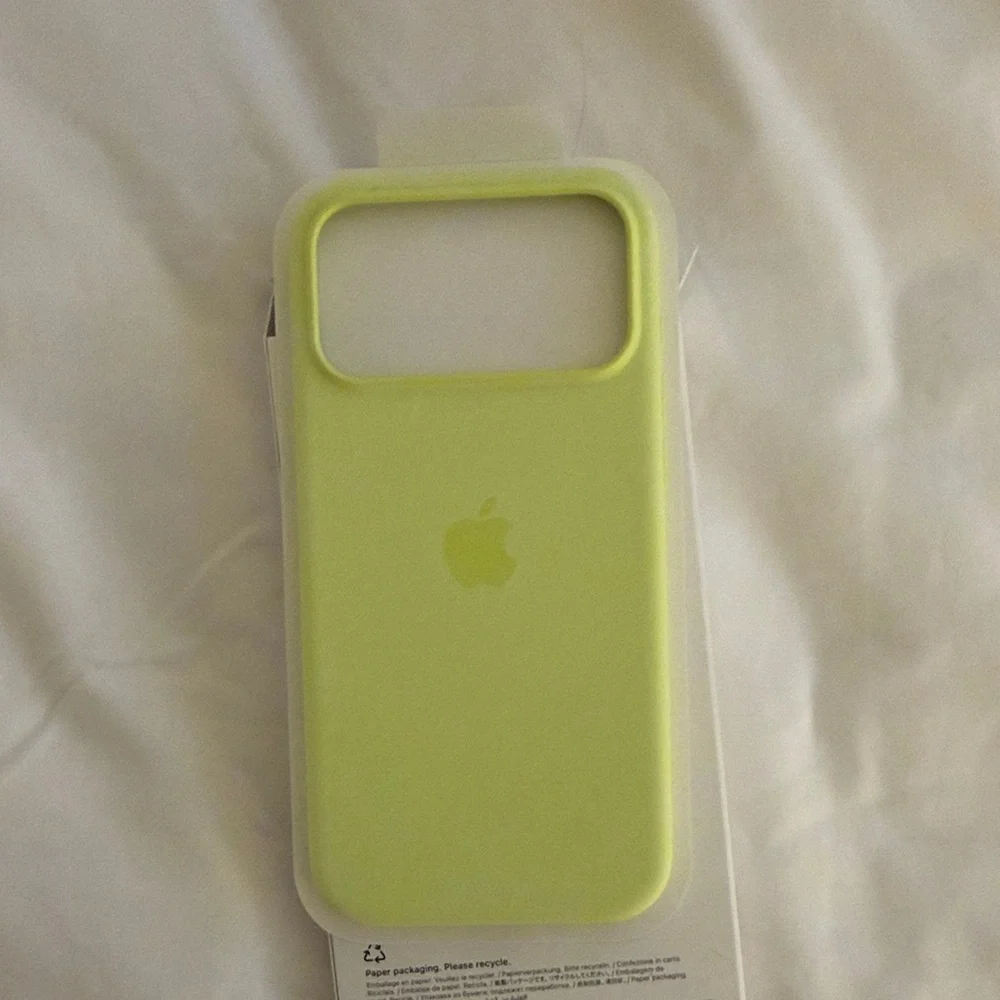 Apple iPhone 17 Pro Max Silicone Case - Lime Green